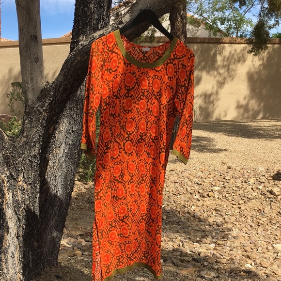 Mid-length sleeve tunic… - Picture 2 of 6